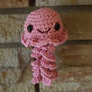 Jellyfish clip with curly legs